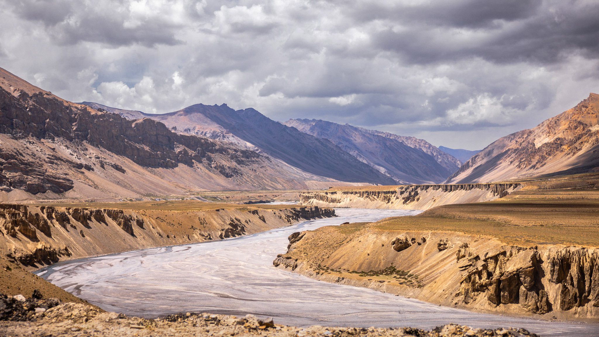 Breathtaking landscape photograph exemplifying advanced composition techniques, featuring the Rule of Thirds, varied perspectives, balanced light and shadow, and a harmonious color palette.